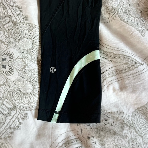 Lululemon Run: Inspire Crop II Black Petit Dot Fresh Teal size 4 - Picture 7 of 7